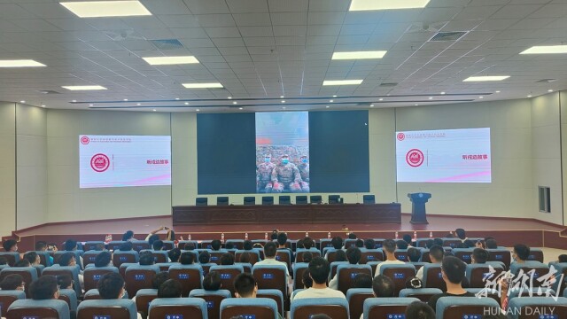 爱漫岛
新生：倾听戍边故事 致敬戍边英雄